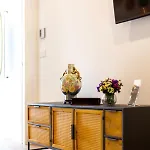 Stupendo- Two Rooms, Patio With Refreshing Pond-center-air Conditioning Апартаменты