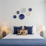 Stupendo- Two Rooms, Patio With Refreshing Pond-center-air Conditioning Апартаменты Лиссабон