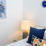 Апартаменты Stupendo- Two Rooms, Patio With Refreshing Pond-center-air Conditioning