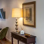 Stupendo- Two Rooms, Patio With Refreshing Pond-center-air Conditioning