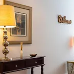 Апартаменты Stupendo- Two Rooms, Patio With Refreshing Pond-center-air Conditioning *