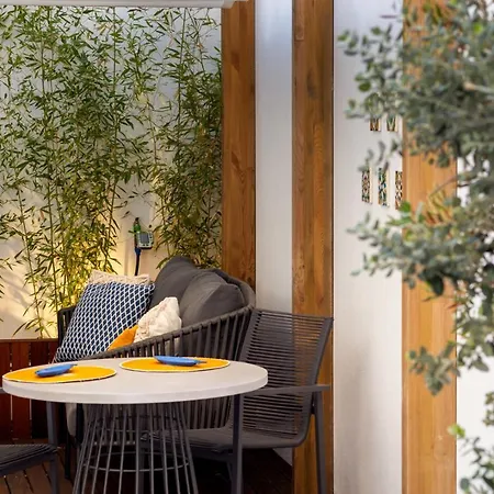 Stupendo- Two Rooms, Patio With Refreshing Pond-center-air Conditioning * リスボン