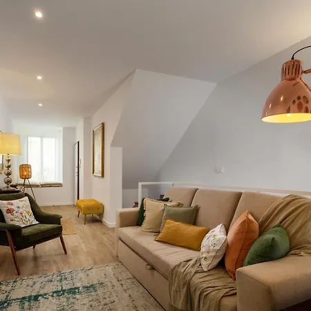 Stupendo- Two Rooms, Patio With Refreshing Pond-center-air Conditioning-free Park Lisbon