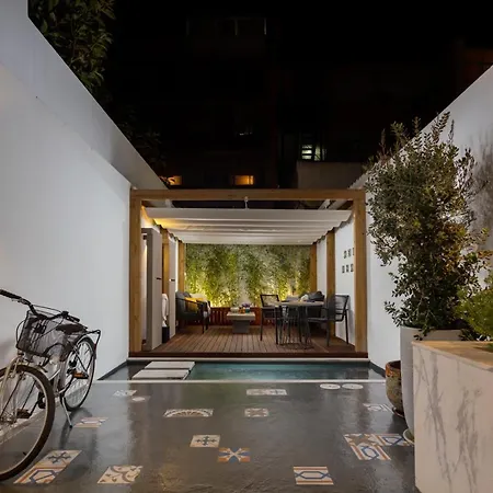 Apartment Stupendo- Two Rooms, Patio With Refreshing Pond-center-air Conditioning-free Park