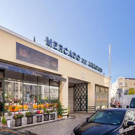 Stupendo- Two Rooms, Patio With Refreshing Pond-center-air Conditioning-free Park Lisbon