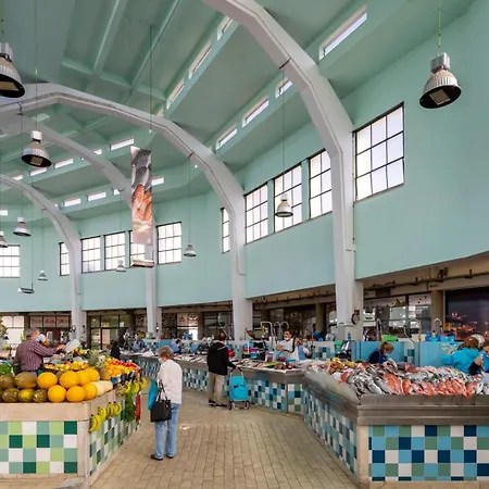 Stupendo- Two Rooms, Patio With Refreshing Pond-center-air Conditioning Apartment