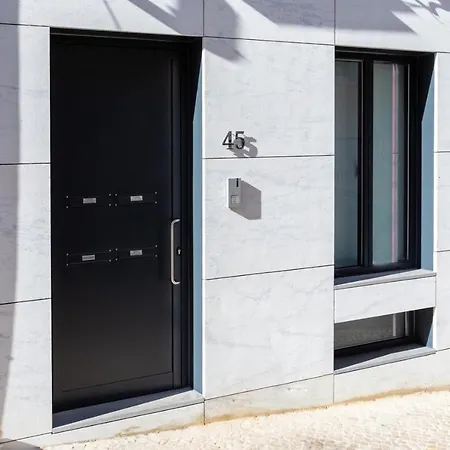 Stupendo- Two Rooms, Patio With Refreshing Pond-center-air Conditioning * Lisboa