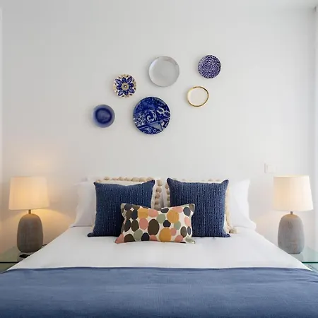 Stupendo- Two Rooms, Patio With Refreshing Pond-center-air Conditioning Lejlighed Lisboa