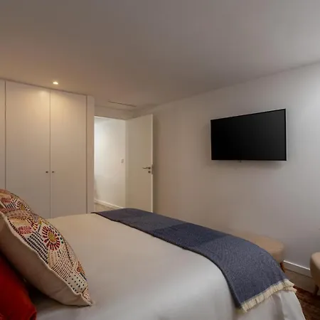 Stupendo- Two Rooms, Patio With Refreshing Pond-center-air Conditioning * Lisboa