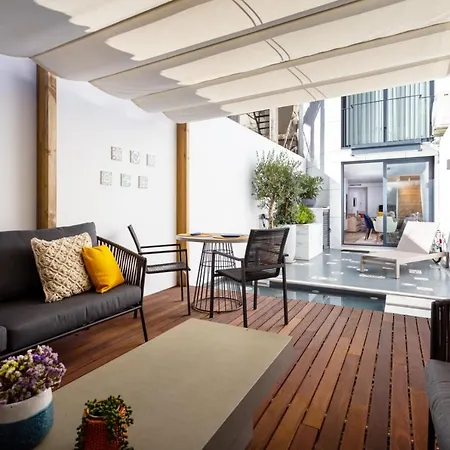 Stupendo- Two Rooms, Patio With Refreshing Pond-center-air Conditioning * Lissabon
