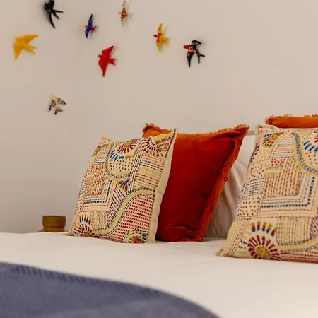 Stupendo- Two Rooms, Patio With Refreshing Pond-center-air Conditioning * Lisboa