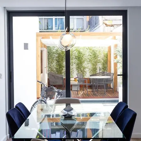 Stupendo- Two Rooms, Patio With Refreshing Pond-center-air Conditioning *