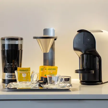 Lejlighed Stupendo- Two Rooms, Patio With Refreshing Pond-center-air Conditioning *