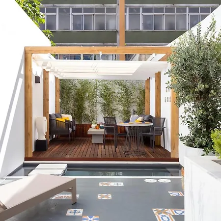 Stupendo- Two Rooms, Patio With Refreshing Pond-center-air Conditioning * Lisbon